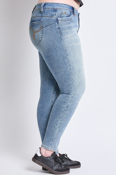 Plus WannaBettaButt Mid Rise Embroider Skinny Jean