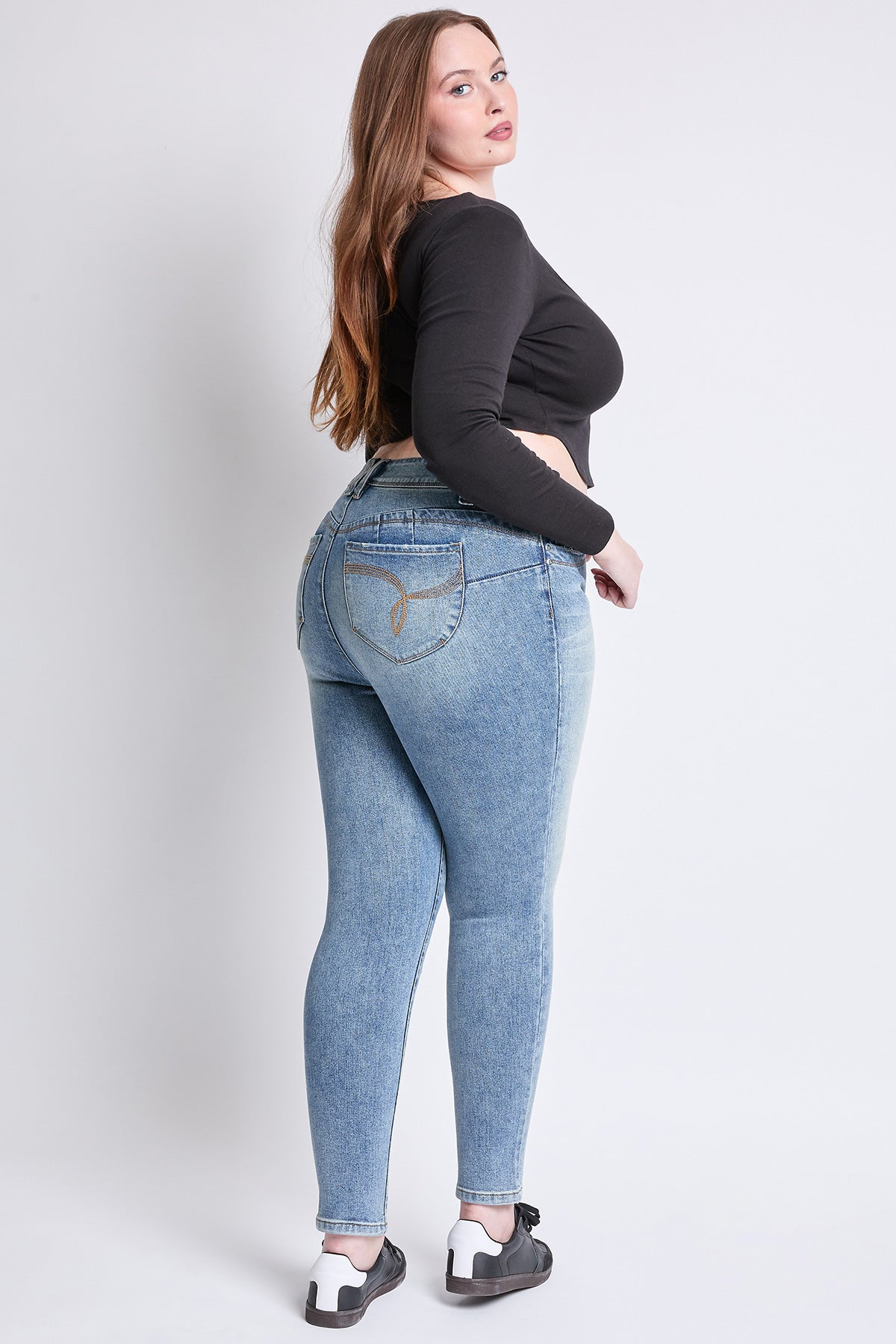 Plus WannaBettaButt Mid Rise Embroider Skinny Jean