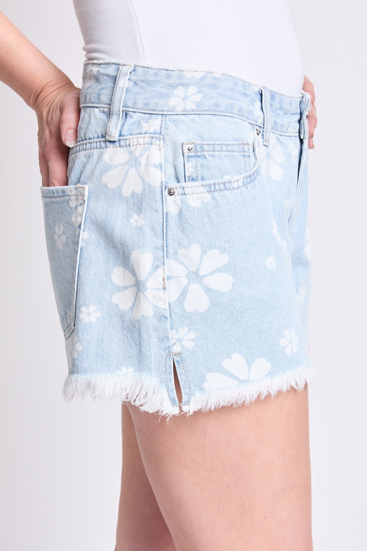 Mid Rise Floral Printed Fray Hem Short, Pack of 12